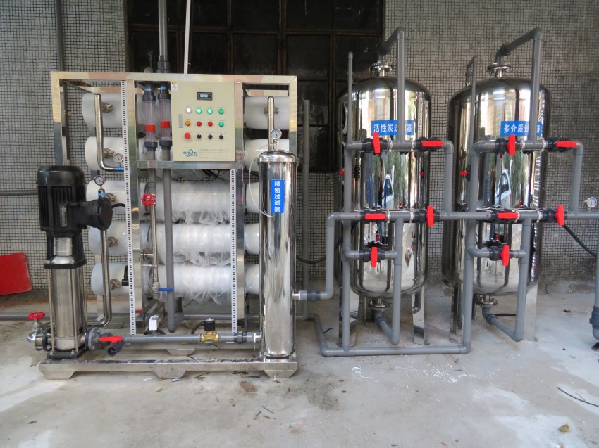 食品飲料廠純凈水設(shè)備,反滲透純凈水設(shè)備